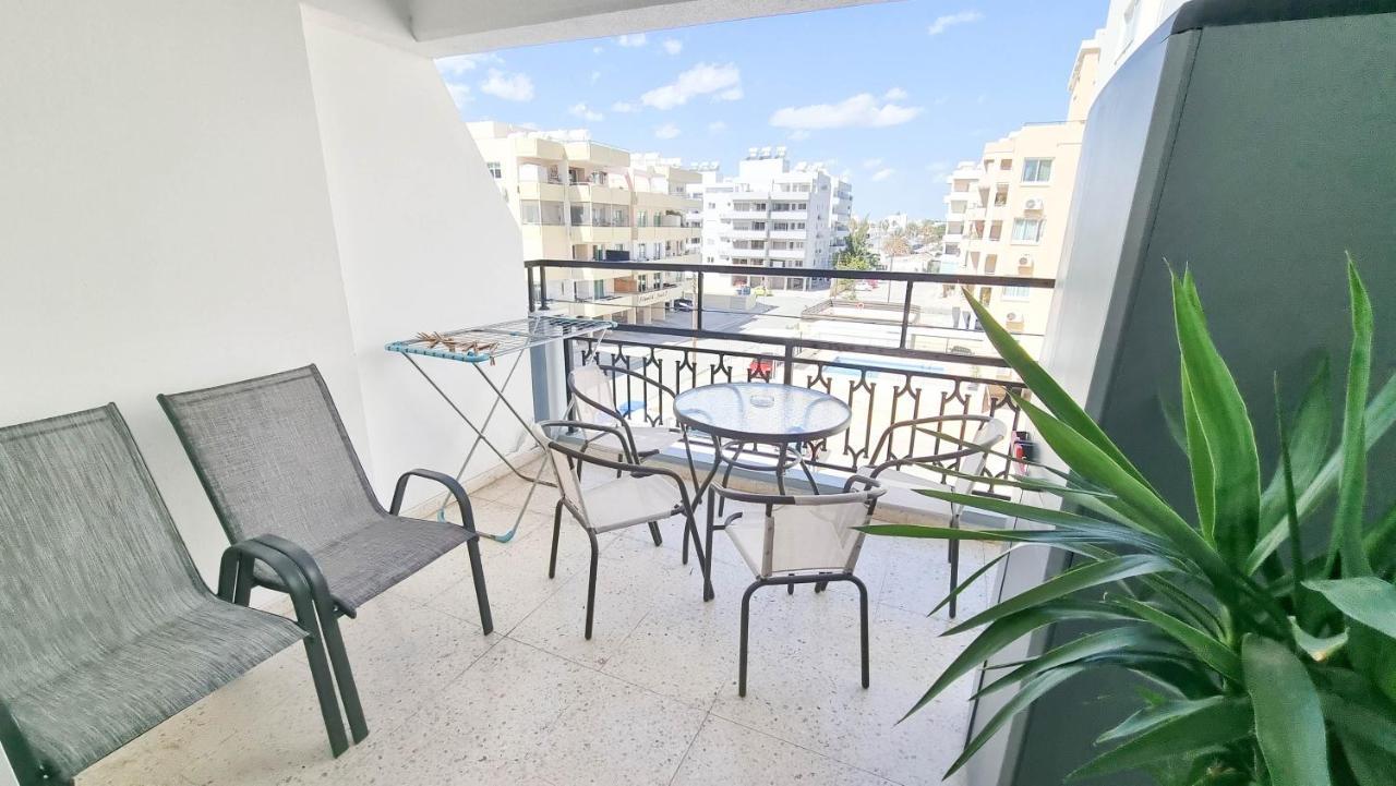 Modern Retreat: 2Br Stylish Apt With Comfy Rooms! Smart Tv With 200Mbps Internet Larnaka Exterior foto
