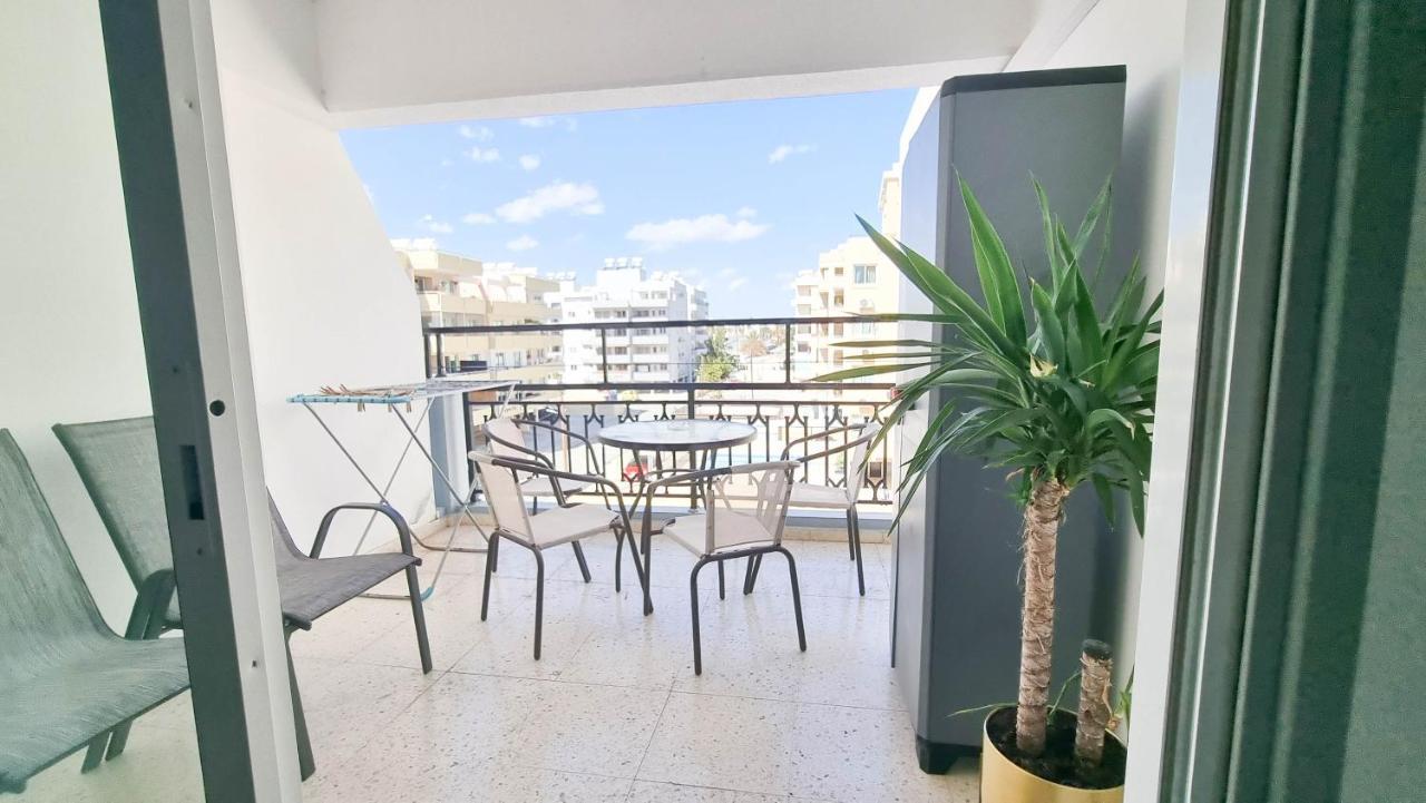 Modern Retreat: 2Br Stylish Apt With Comfy Rooms! Smart Tv With 200Mbps Internet Larnaka Exterior foto