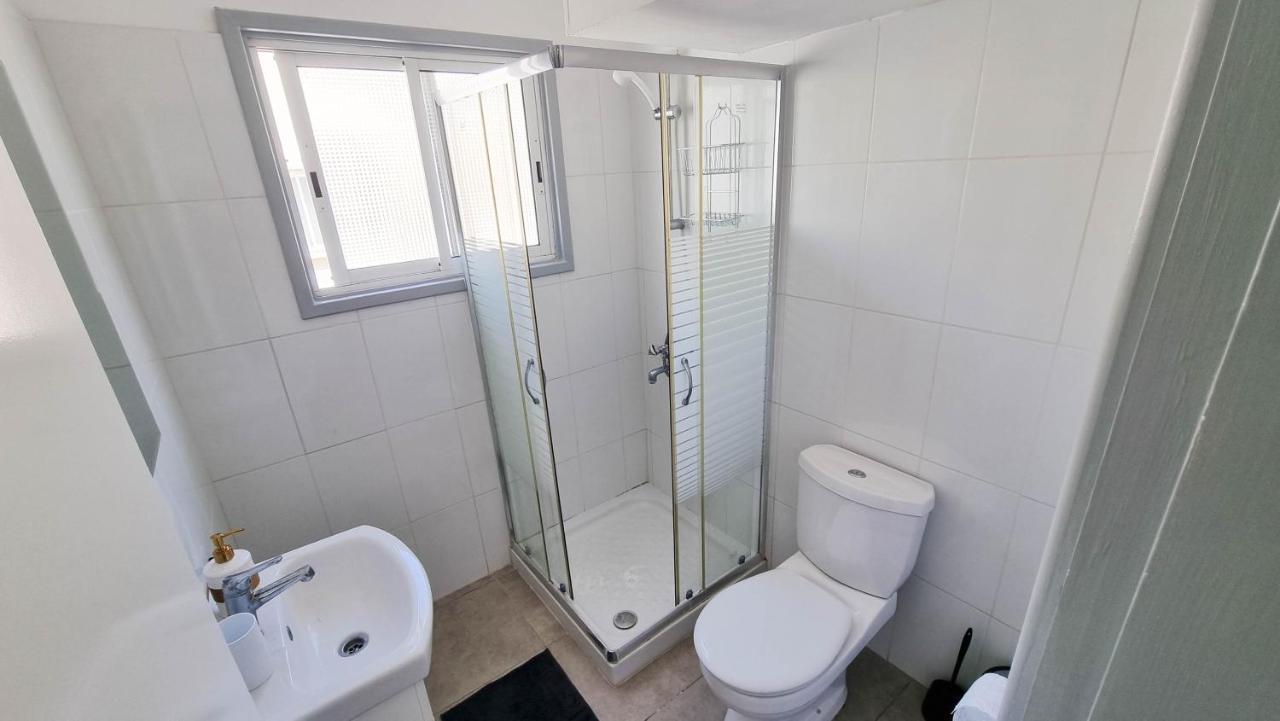 Modern Retreat: 2Br Stylish Apt With Comfy Rooms! Smart Tv With 200Mbps Internet Larnaka Exterior foto